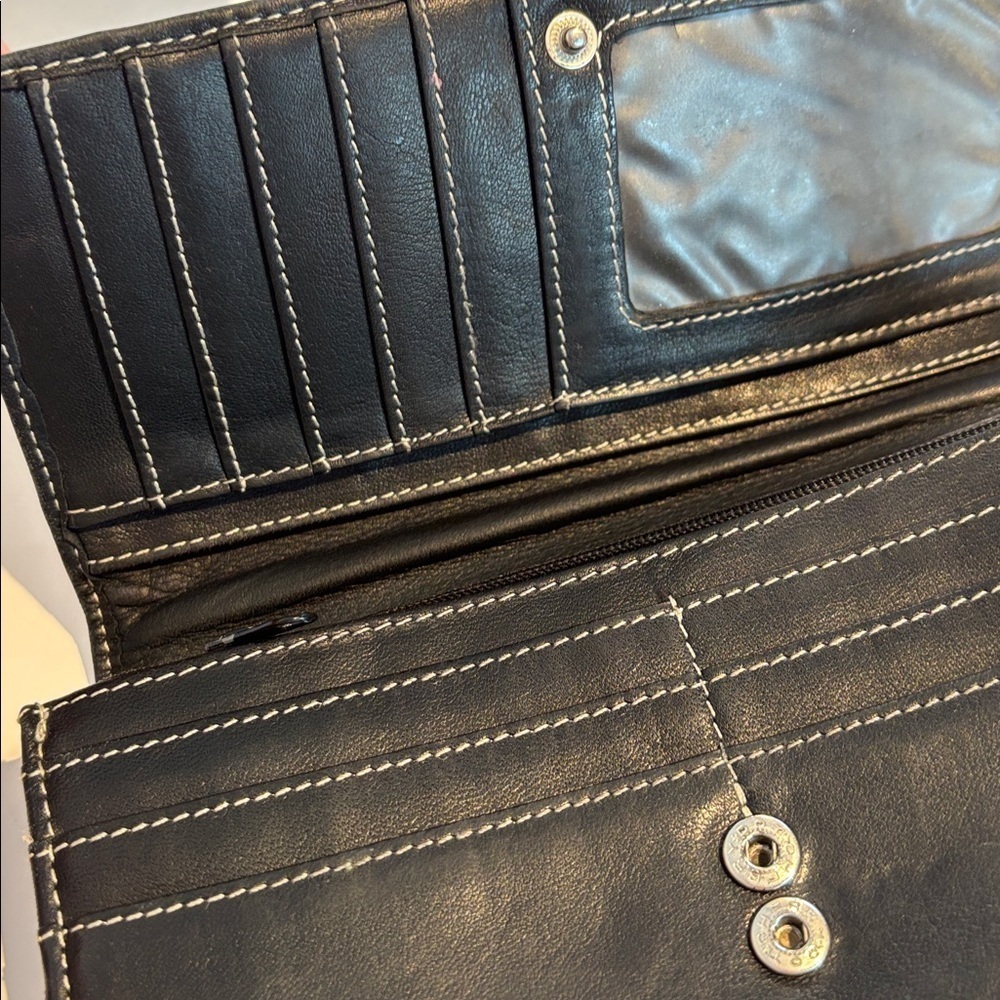 Tignanello buttery- soft black leather bifold wallet - Picture 9 of 11